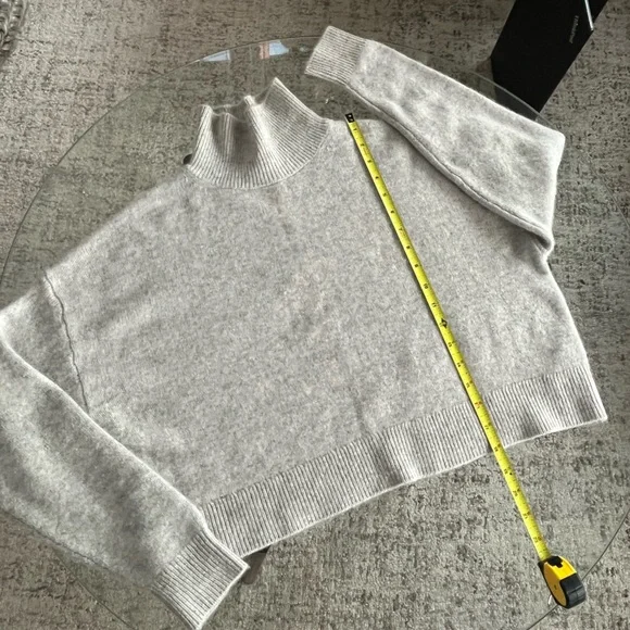 Aritzia The Group By Babaton Luxe Light Grey Cashmere Turtleneck Sweater Sz XS - Picture 7 of 17